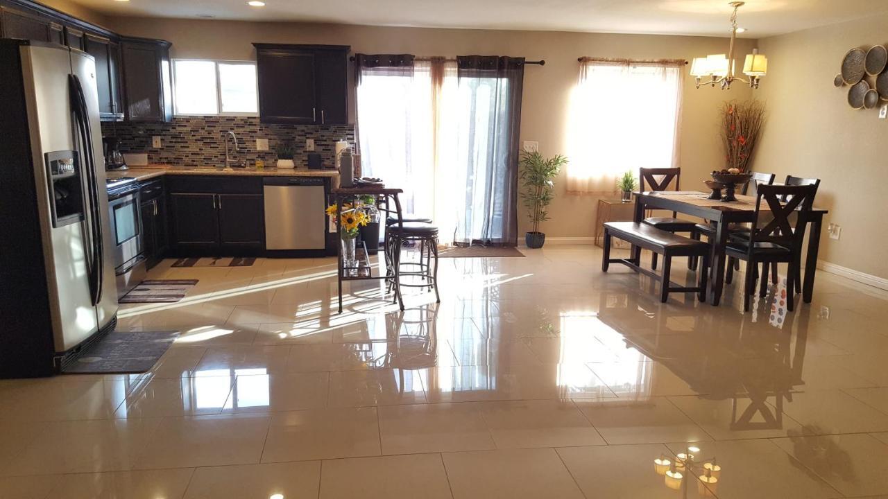 Beautiful 3 Bed/2 Bath Cozy Get Away Home Лас Вегас Екстериор снимка